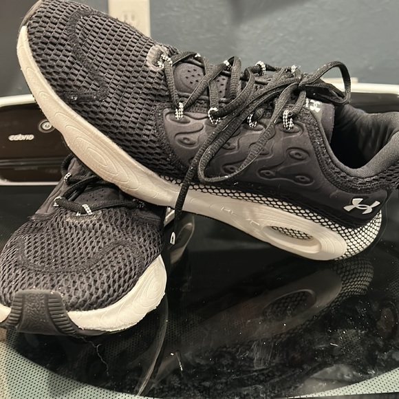 Black and white Under Armour men shoes - Picture 2 of 3